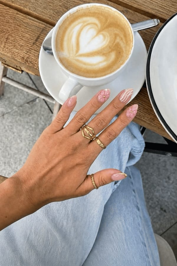 Mixed manicure with a different design on each finger