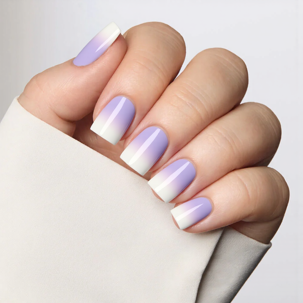 Short square nails in a soft lavender to white ombre, ideal for a romantic and feminine look.
